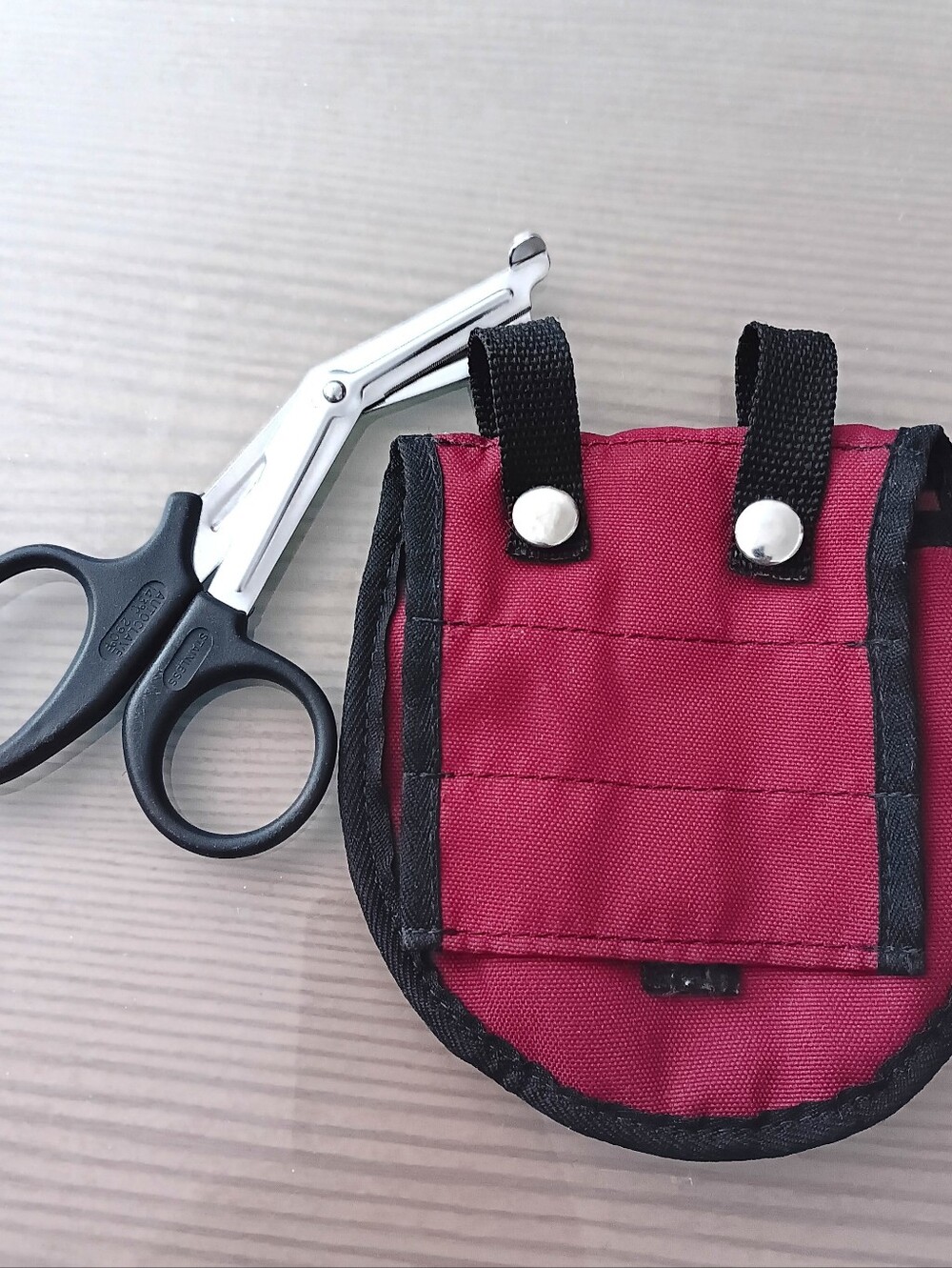 Red EMT Shears & First Aid Pouch - Picture 5 of 7